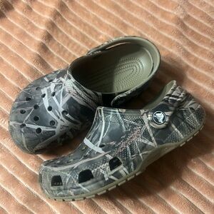 CAMO CROCS kids